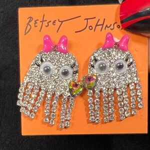 👻🩷NWT-BETSEY JOHNSON SUPER CUTE SHACKY GHOST WITH BOW DROP EARRINGS🩷👻